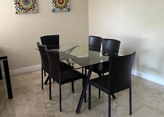Renovated 2/2 Unit At Yacht Club/Aventura