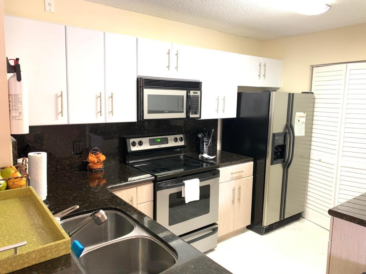 Renovated 2/2 Unit At Yacht Club/aventura Apartment