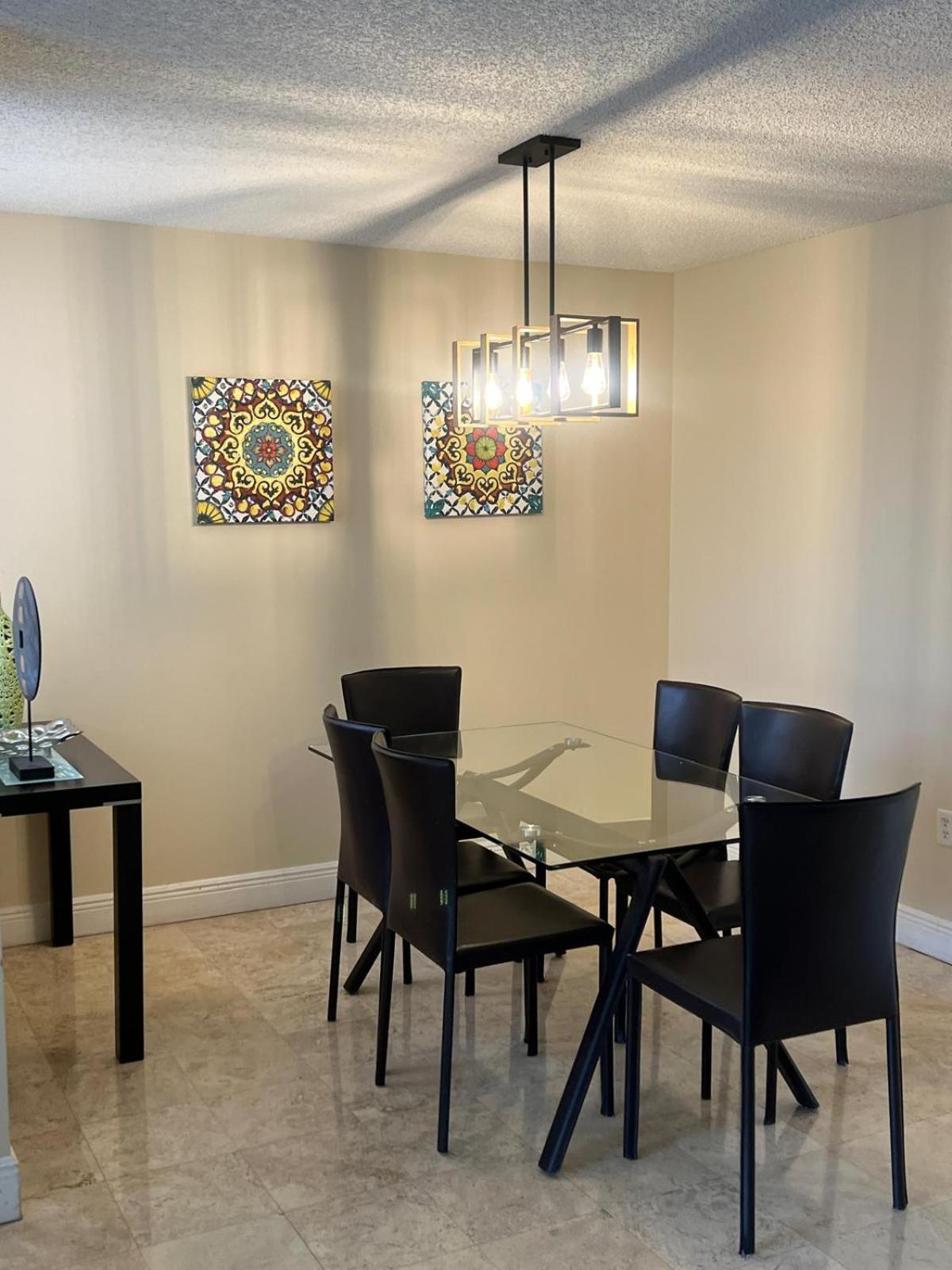 Renovated 2/2 Unit At Yacht Club/aventura *