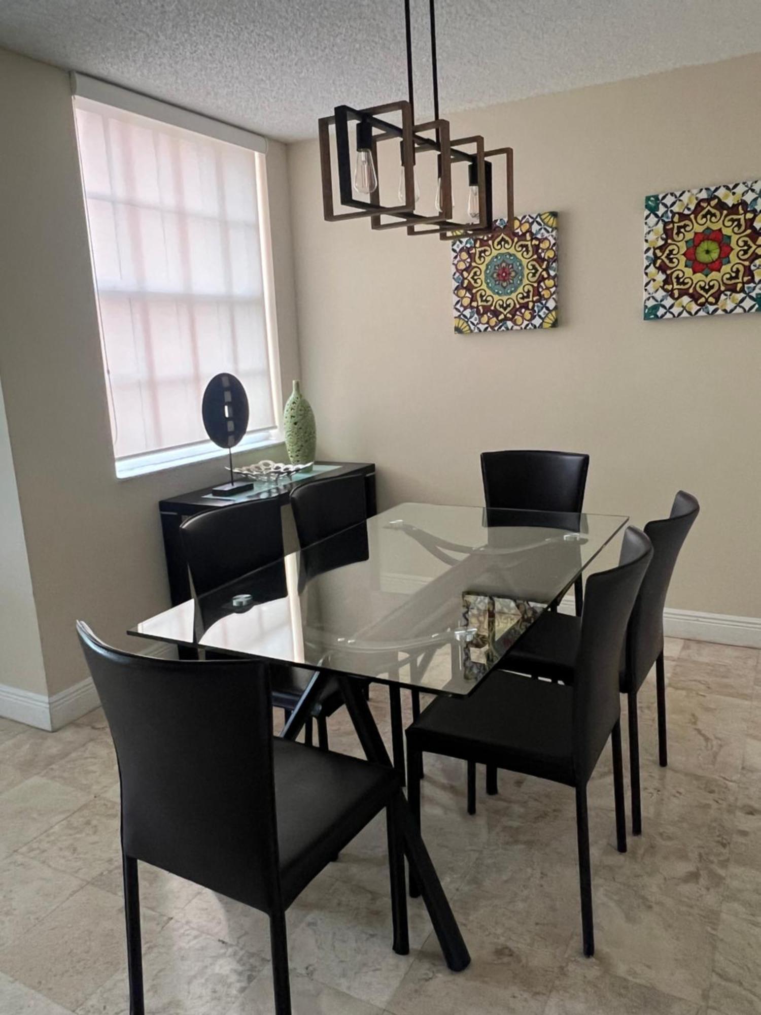 Renovated 2/2 Unit At Yacht Club/aventura *