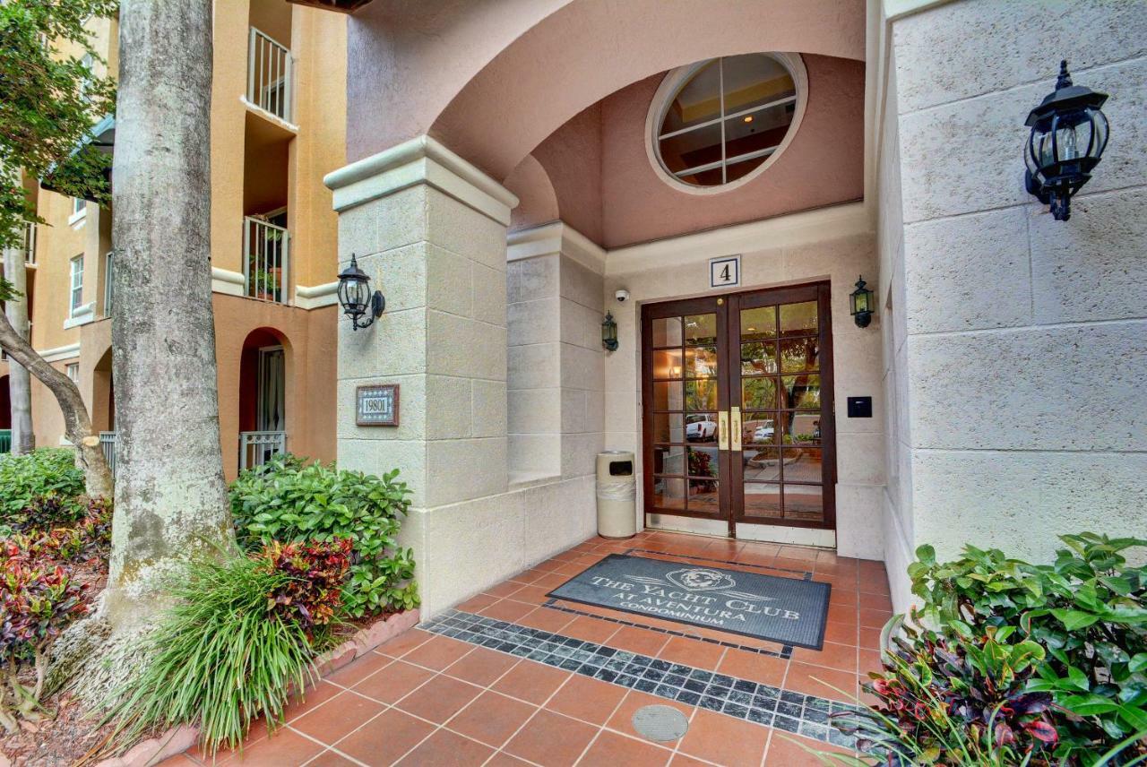 Apartment Renovated 2/2 Unit At Yacht Club/aventura *