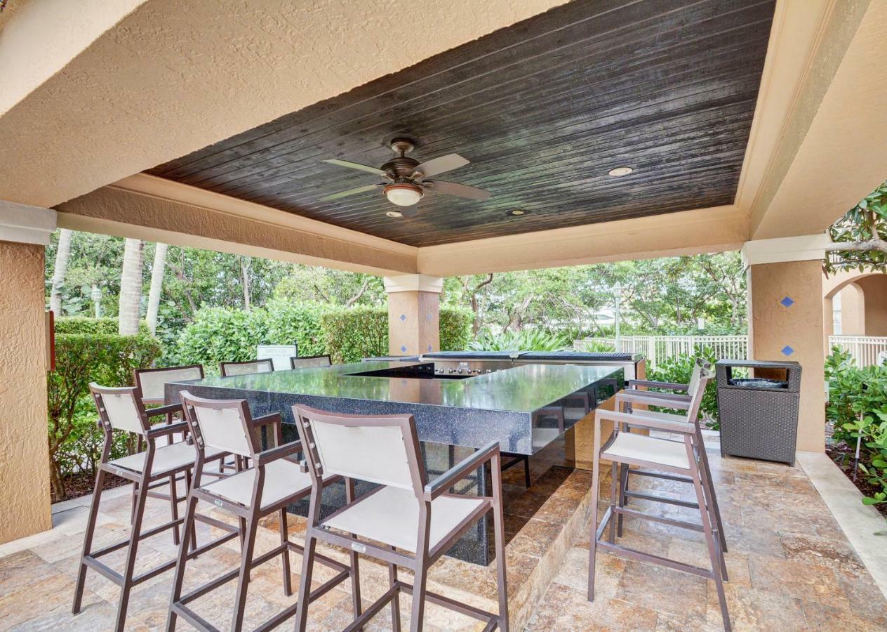 Renovated 2/2 Unit At Yacht Club/aventura Aventura