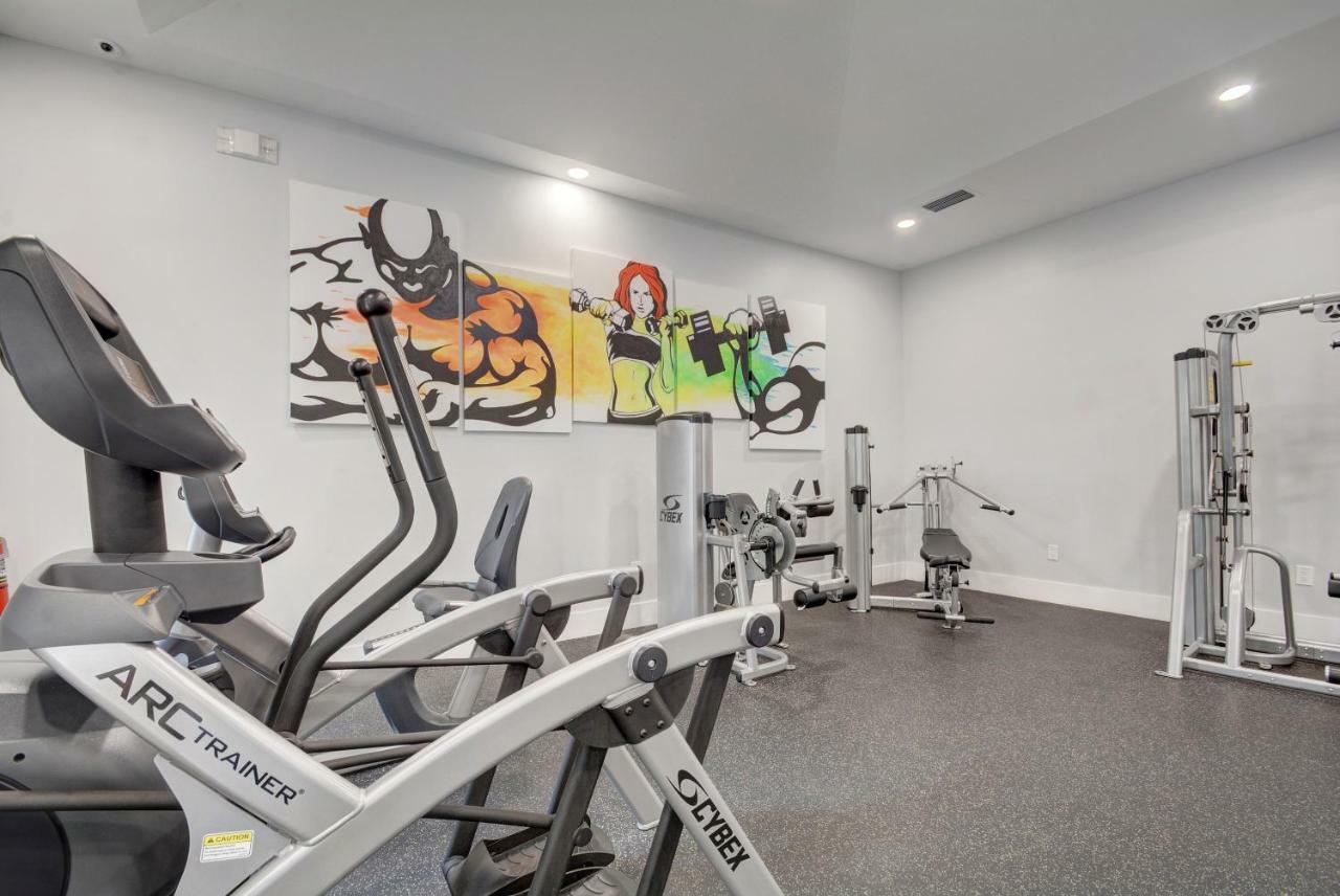 Apartment Renovated 2/2 Unit At Yacht Club/aventura *