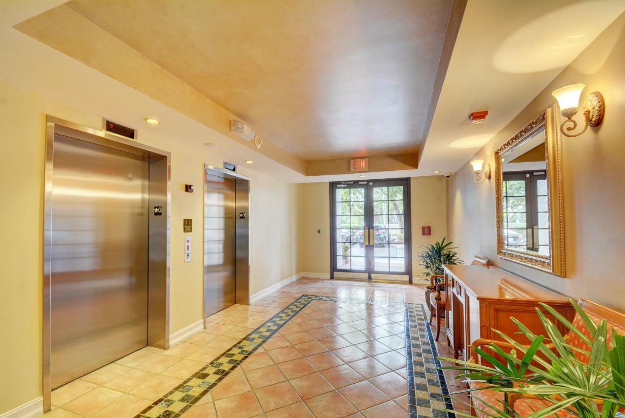 Renovated 2/2 Unit At Yacht Club/aventura * Aventura
