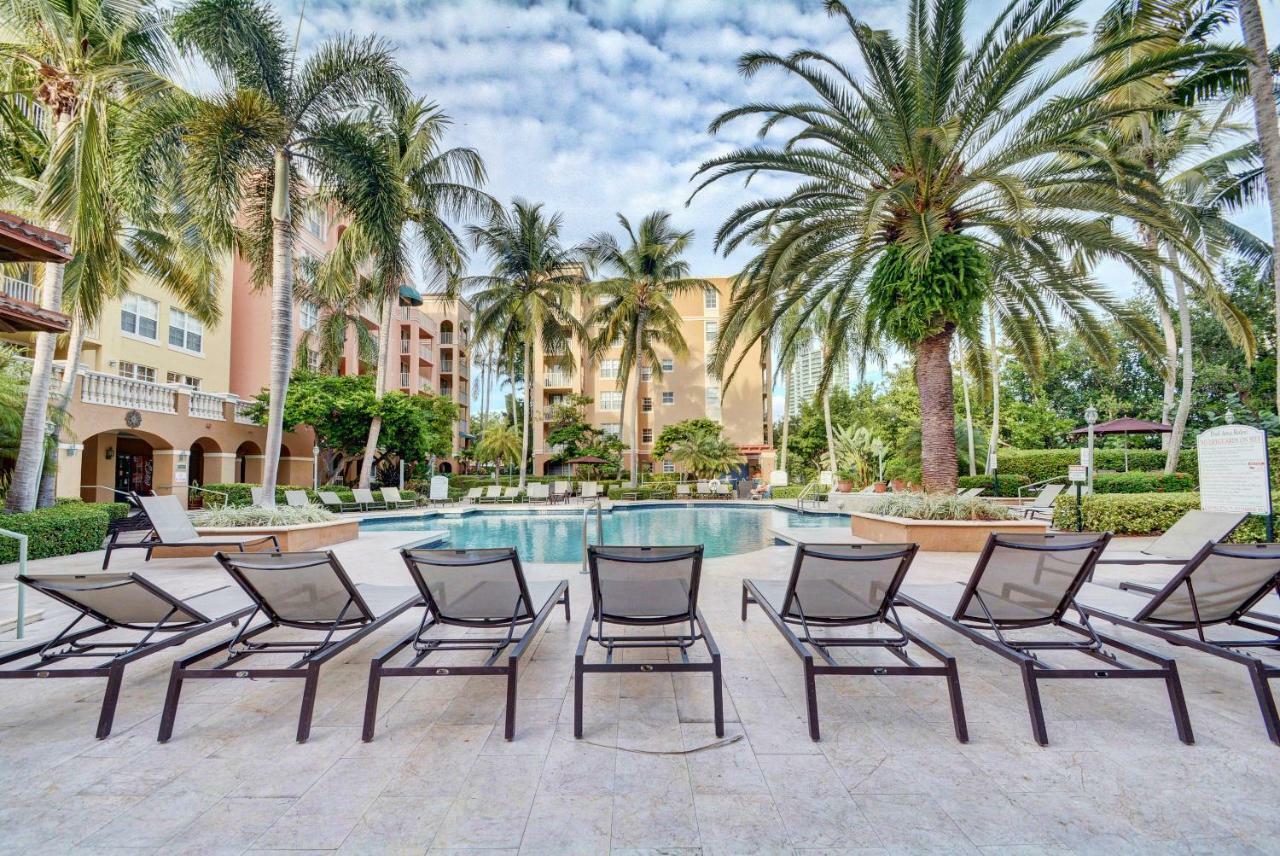 Apartment Renovated 2/2 Unit At Yacht Club/aventura Aventura