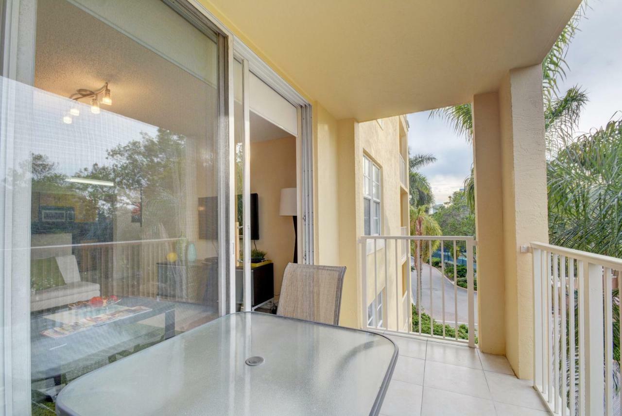 Renovated 2/2 Unit At Yacht Club/aventura *