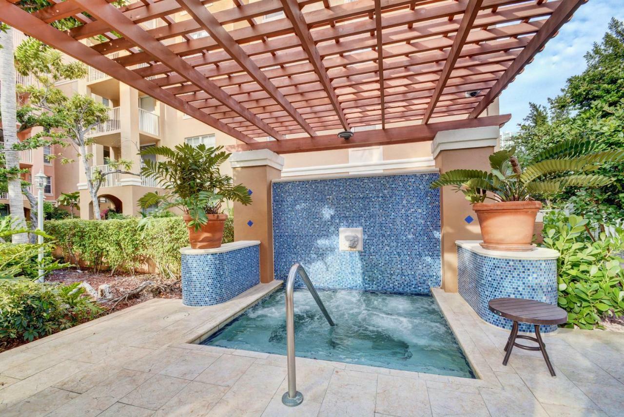 Apartment Renovated 2/2 Unit At Yacht Club/aventura Aventura